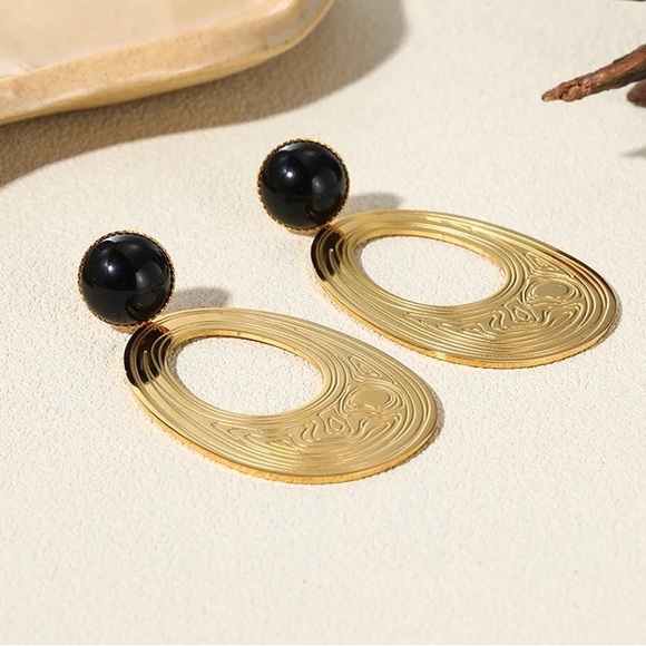 ◾️18K Gold Plated Vintage Black Stone Earrings - Picture 4 of 7